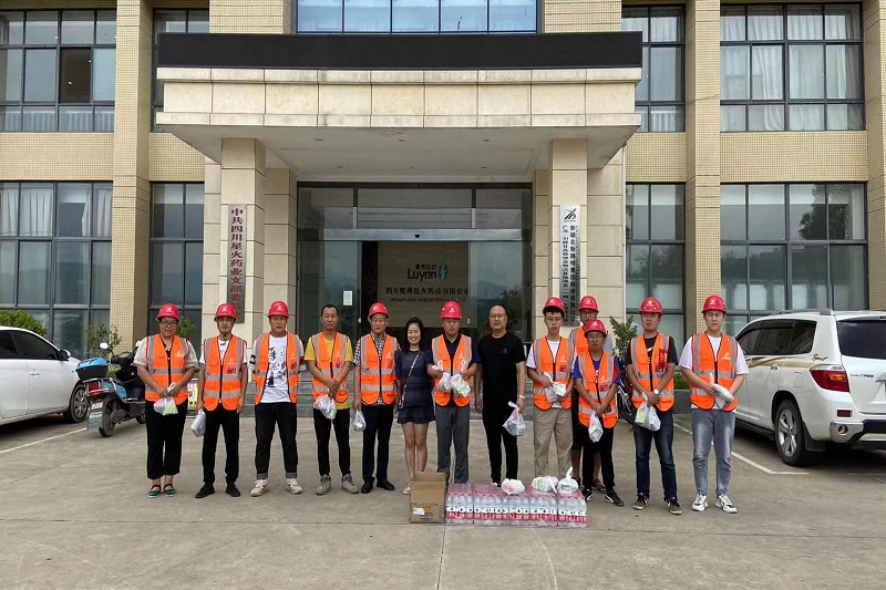 ÏÄÈÕËÍÇåÁ¹ ¹Ø°®Å¯ÈËÐÄ¡ª¹«Ë¾¿ªÕ¹¡°ËÍÇåÁ¹¡±Î¿ÎÊÔ˶¯