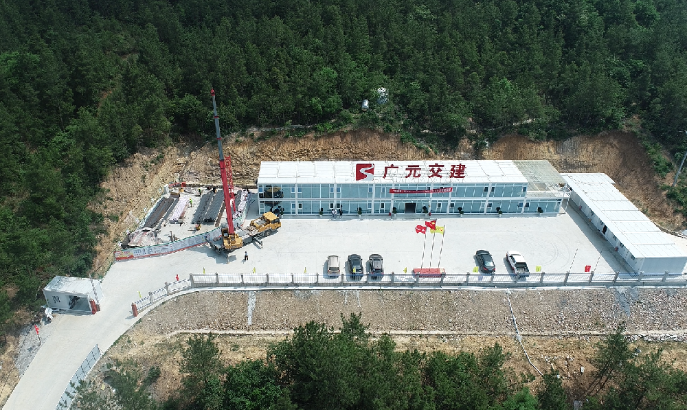 ¸ßɽÉÁÖÖеÄÖþ·Õß¡ª¡ªºÚʯÆÂÖÁÔø¼Òɽ¹«Â·¹¤³ÌÏîÄ¿½¨Éè²à¼Ç